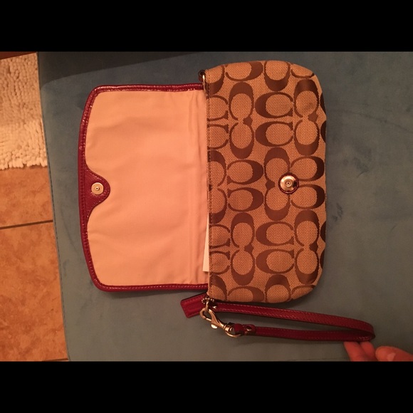 ⭐️Vintage coach wristlet - Picture 8 of 8